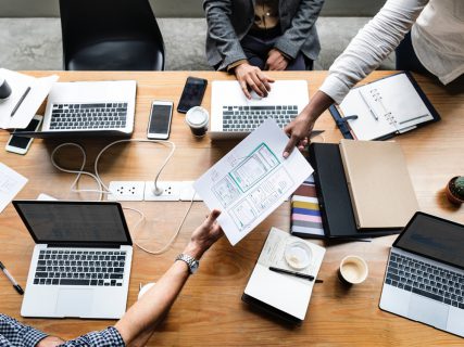 【東証グロース上場】プロダクトデザイナー◆プロダクト仕様策定をUI/UXの観点からリード◆リモート（4113）